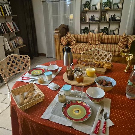 Bed and Breakfast L'Escale à La Jarrie Extérieur photo